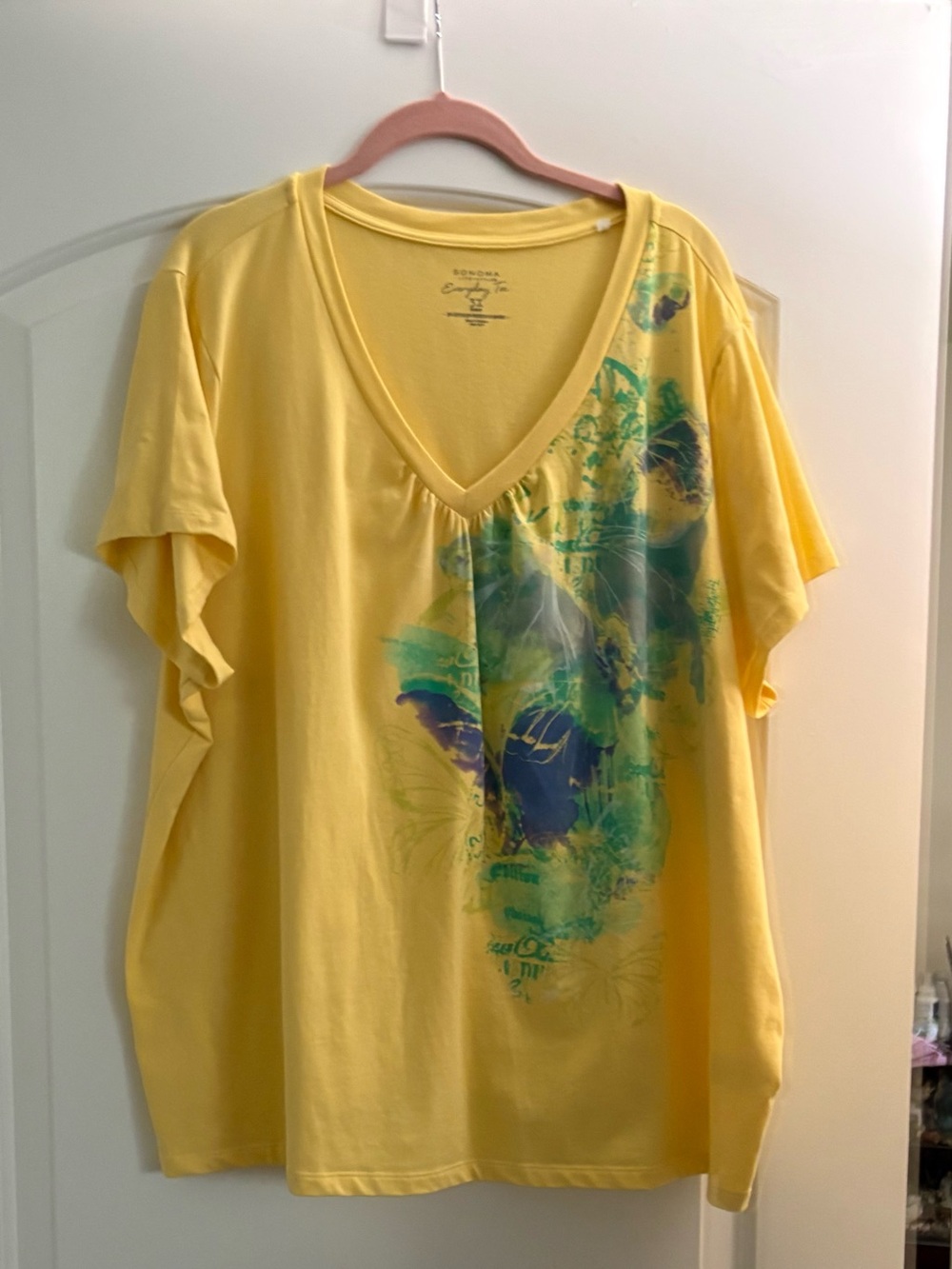 PLUS SIZE 3x LIKE NEW SONOMA TEE SHIRT. Yellow V-Neck Floral Print Women's Top.